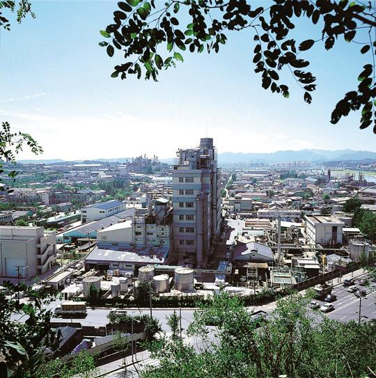 대전 1, 2 산업단지가 정부의 노후 산업단지 재정비 사업 시범지구로 선정돼 2012년부터 본격적으로 사업에 착수한다.
