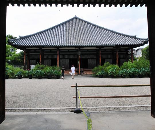 백제의 영향을 받은 사찰로 세계문화유산인 간고지(元興寺)는 일본에서 가장 오래된 사찰이다.