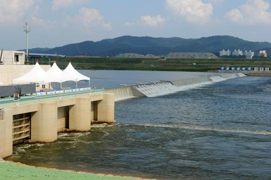 지난 8월 31일 전국 최초로 상업
발전을 개시한 세종보 모습.
사진=`대전지방국토관리청 제공