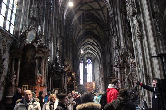  모차르트의 결혼식과 장례식을 치른 곳으로 유명한 성 슈테판 성당 내부