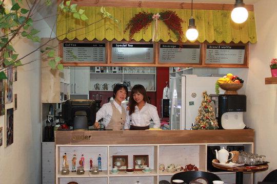 지난 11일 진천지역 자활센터는 진천공용터미널 2층에 다문화여성과 이주 노동자를 위한 다문화카페 '커피나무'를 개설했다.  사진=진천군 제공