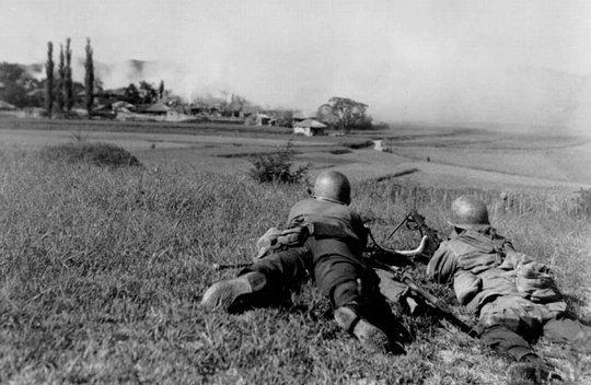  낙동강 전선까지 밀렸던 미군이 1950년 9월 22일 대전에 진입하기 위해 외곽에서 작전을 펼치고 있다. 