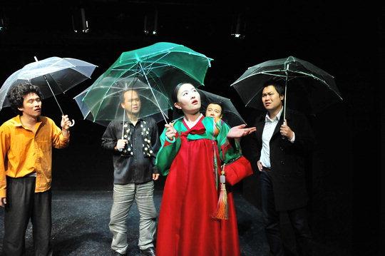  극단 나무시어터의 연극 '뱃놀이 가잔다'의 공연 장면. 사진=나무시어터 제공 