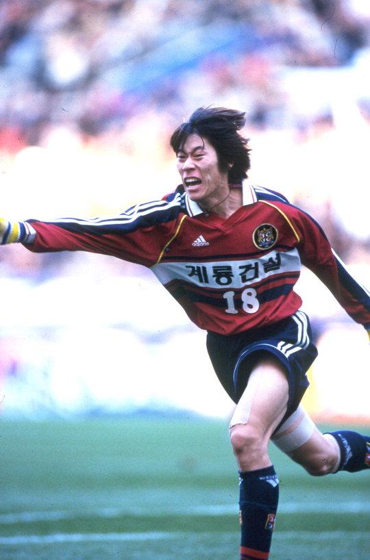2001년 FA컵 결승전 당시 김은중의 결승골 세리머니 모습.  사진=대전시티즌 제공
