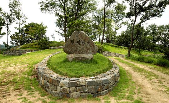  공주 황새바위 성지는 순교자 337명을 낳은 박해시대 한국 천주교회의 심장으로 일컬어진다. 사진은 황새바위 성지 전경.   사진=황새바위 순교성지 제공