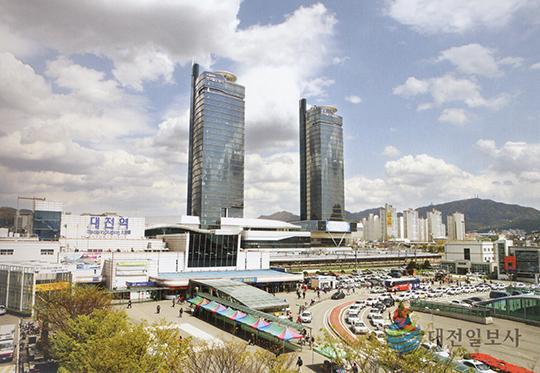 대전역 광장에서 바라본 쌍둥이 빌딩