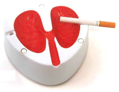 금연 보조용품을 활용하면 금연 성공률을 높이는 효과를 가져올 수 있다. 기침 소리 나는 재떨이.