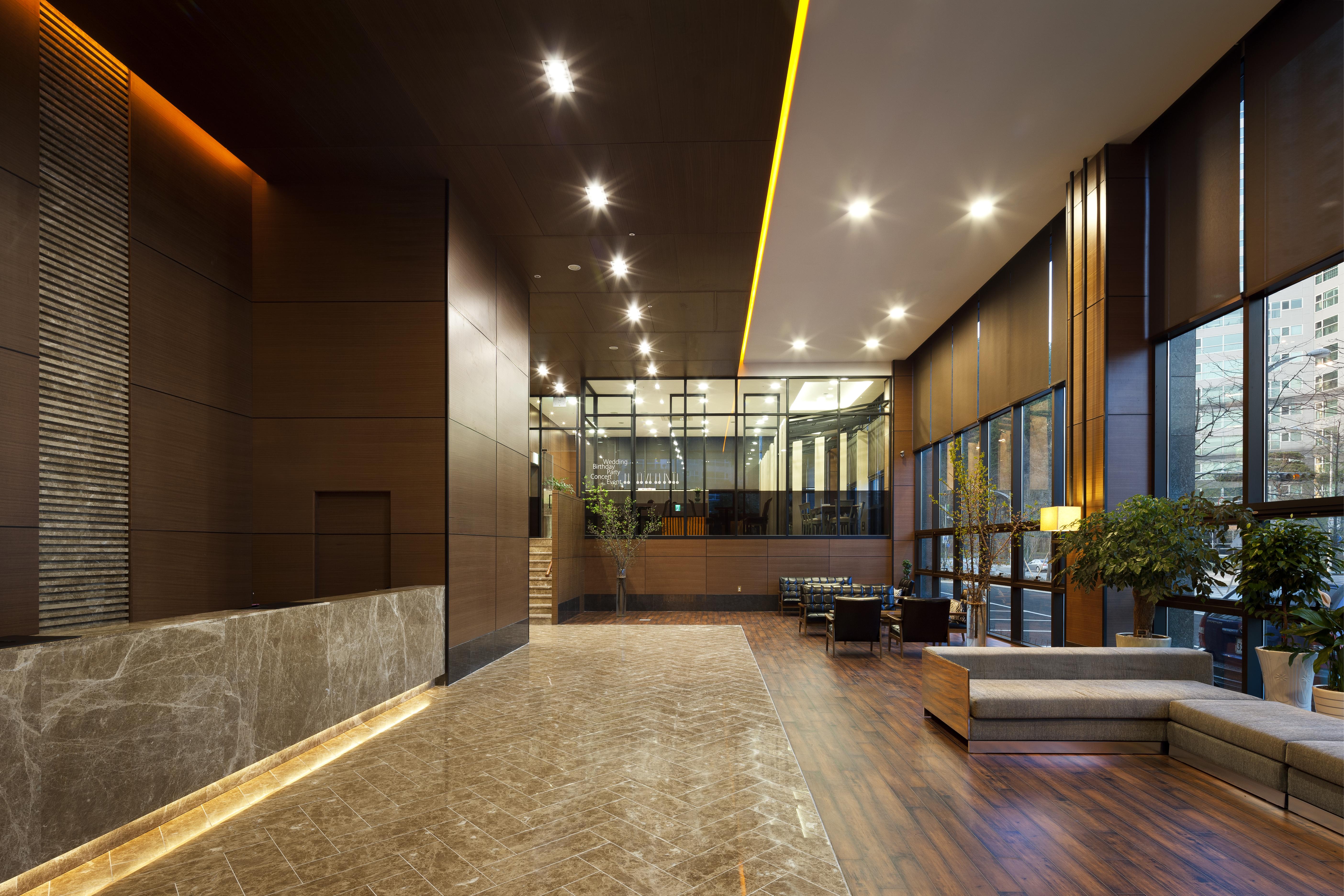 호텔 ICC 내부는 동선의 편리성을 건축과정에 접목시켜 눈길을 끈다
