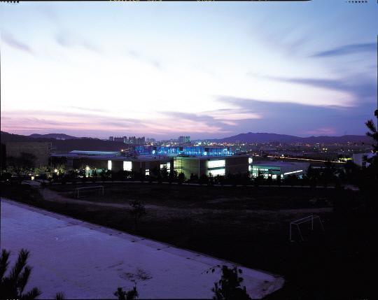 신도리코 아산공장은 `우리나라 20세기 걸작 건축물 20선`에 선정된 건축물이다
