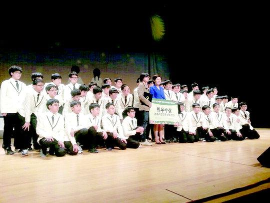 아산중학교 소년 합창단이 노래로 일본군 위안부 피해 할머니들의 상처를 달래며 국제 공모전에서 최우수상을 수상했다.  사진=아산중 제공
