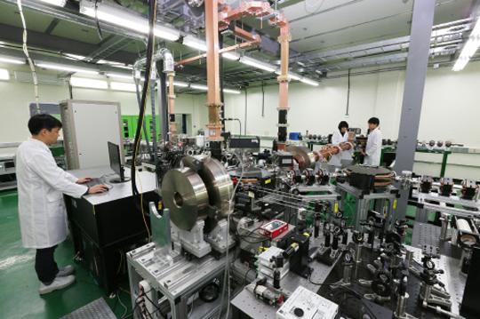 한국원자력연구원에 세계 다섯 번째로 구축된 초고속 원자분자 분석시설.  사진=한국원자력연구원 제공
