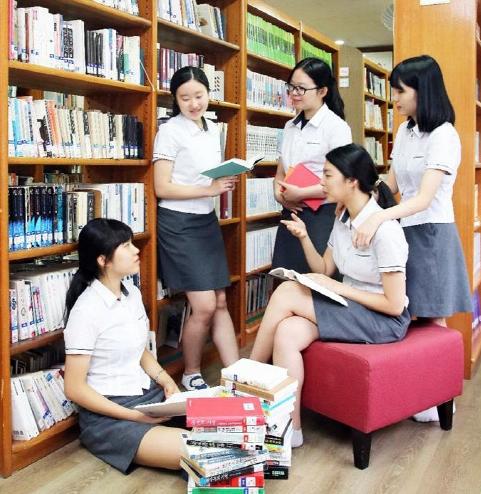 대전교육청 발간지(대전교육)에서 만년고 독서교육을 소개한 표지 사진. 사진=만년고 제공