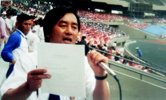 황수연 당시 서울시 장학관이 서울올림픽에서 매스게임을 지휘하고 있는 모습.  사진=학교체육진흥연구회 제공