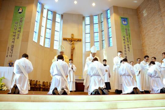 지난 해 천주교 대전교구에서 열린 사제서품식 모습. 사진=천주교 대전교구 제공
