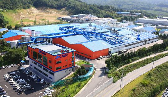 이형집 회장이 창업한 케이엠피주식회사는 금속 인쇄 분야 세계 5위권의 세계적인 중소기업으로 성장했다. 사진=케이엠피주식회사 제공

