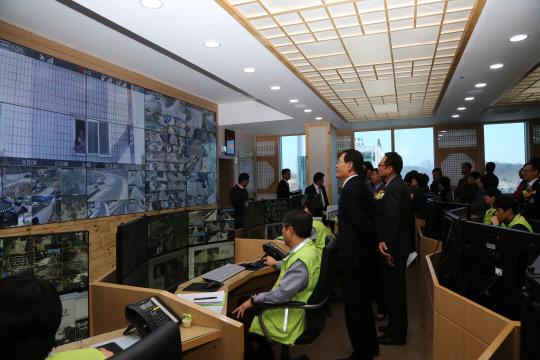금산군이 CCTV통합관제센터가 24시간 운영에 따라 위급상황에 신속한 대응이 가능해졌다. 사진은 관제 전경모습 사진=금산군 제공
