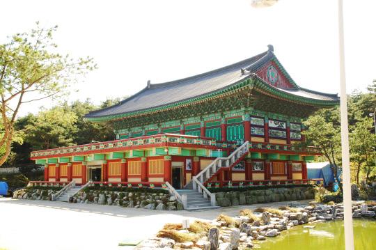 한국 고건축 박물관은 전시실이나 본관 건물들도 전통 건축 양식을 기반으로 조성했다. 사진=예산군 제공
