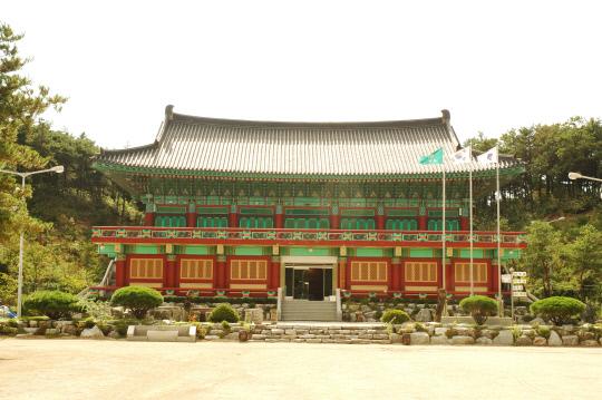 한국 고건축 박물관은 예산군 덕산면 대동리 152-18번지 일대에 마련돼 있다. 사진은 박물관 본관의 모습. 사진=예산군 제공
