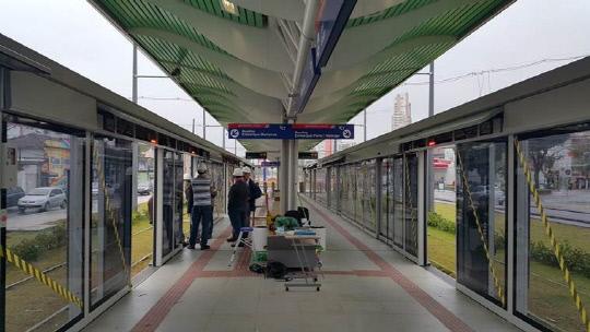 사진은 브라질 산토스시 지하철역에서 설치된 (주)한별이엔씨 스크린도어. 사진=ETRI 제공
