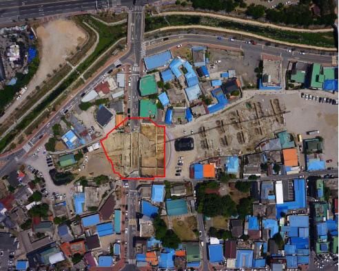 홍성군 홍주읍성 북문 주변 성곽(붉은 선). (항공사진)
