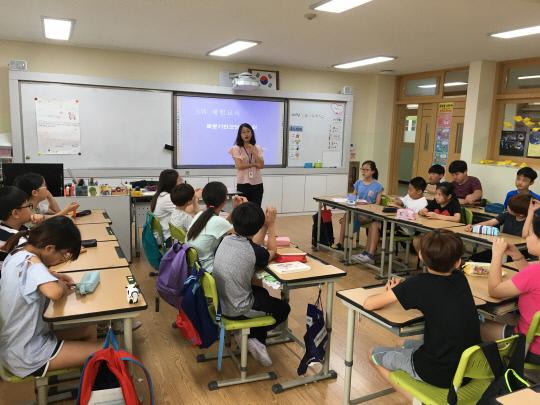 부강초등학교는 코딩이랑 놀고 생각을 키워주는 소프트웨어 교육프로그램을 내달 7일까지 운영한다. 사진=세종시 교육청 제공
