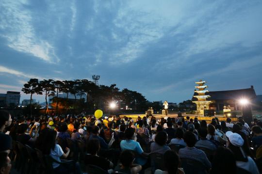 지난 22일 진행된 사비야행 중 최태성 강사의  인문학 콘서트 장면
