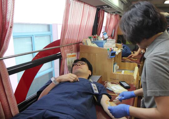 을지대병원은 지난 28일 대전 서구 둔산동에 위치한 병원에서 교직원이 참여하는 `사랑의 헌혈행사`를 개최했다. 사진=을지대병원 제공
