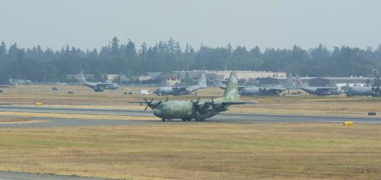 2017 모빌리티 가디언 훈련에 참가한 한국 공군 C-130H가 다국적 공군과의 연합작전 수행을 위해 미국 루이스-맥코드 합동기지에서 지상활주하고 있다. 사진=공군 제공
