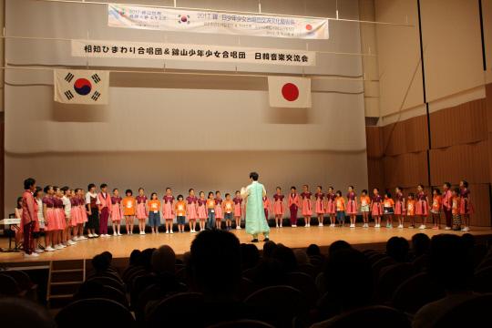 금산소년소년합창단이 지난 1일부터 4일까지 일본 가라츠시 예술제에 참가해 천상의 소리를 전달해 뜨거운 박수갈채를 받았다. 사진=금산군 제공
