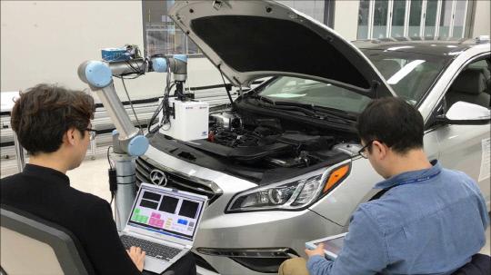 ETRI 연구진이 자율주행차 프로세서(알데바란) 검증을 위해 실제 차량 주행 영상을 이용한 ADAS(첨단 운전자 지원 시스템). 사진=ETRI 제공
