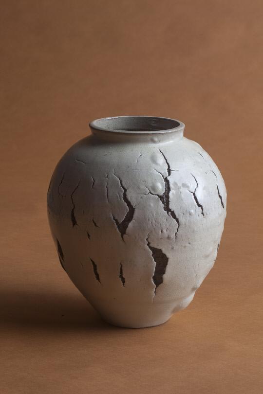 겉터진 항아리 Ⅱ cracked jar Ⅱ, 27 x 31㎝ 2011
