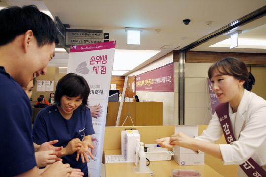 유성선병원은 18일 대전 유성구 지족동에 위치한 병원 내에서 안전한 병원 문화 조성을 위한 `감염관리의 날` 행사를 진행했다. 사진=유성선병원 제공
