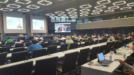 지난 7월 스위스 제네바에서 열린 ITU 표준화 회의에 참여중인 세계 각국의 연구진들 모습. 사진=ETRI 제공
