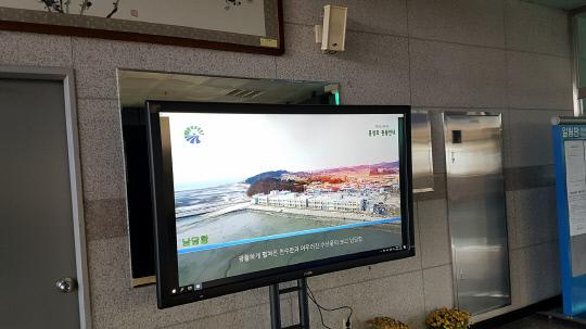 홍성역에 설치된 관광홍보 전용 TV 모습. 사진=홍성군 제공 
