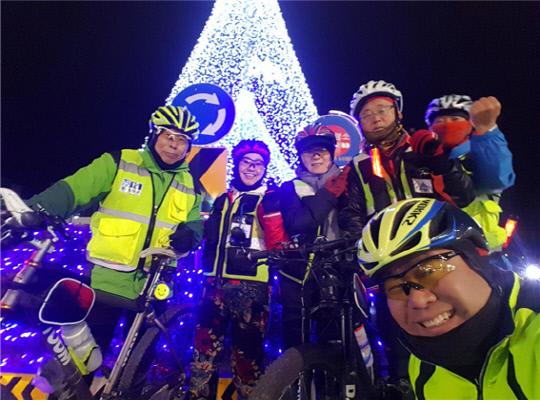 행복도시 자전거 순찰대원들이 추운 날씨에도 불구하고, 시민들의 안전을 위해 행복도시 순찰에 나서고 있다.  사진=세종경찰서 제공
