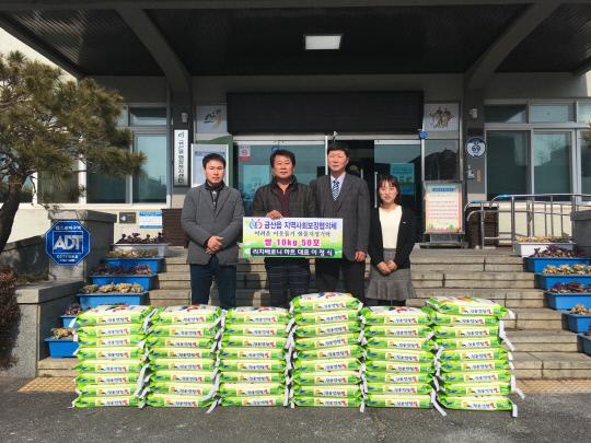 금산 리치베로니 이정식 대표가 어려운 이웃을 써달라며 금산읍지역사회보장협의체에 쌀 10kg 50포를 지정, 기탁했다.
