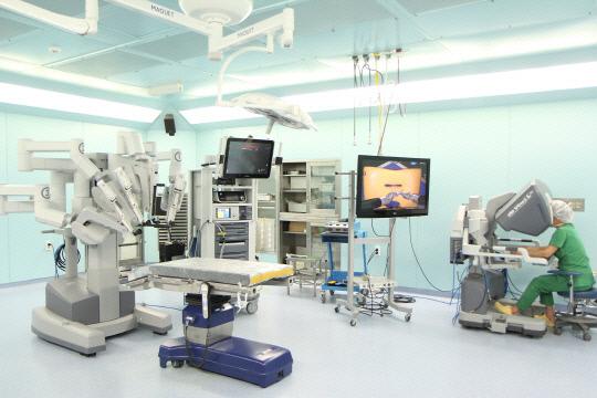 을지대병원이 교체, 도입한 수술 로봇 `다빈치 Si` 모습. 사진=을지대병원 제공

