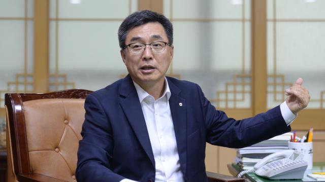 전용석 농협중앙회 대전지역본부장이 올해 역점사업과 계획에 대해 이야기하고 있다. 신호철 기자
