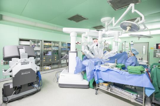 다빈치Xi를 이용한 로봇수술 모습. 사진=건양대병원 제공
