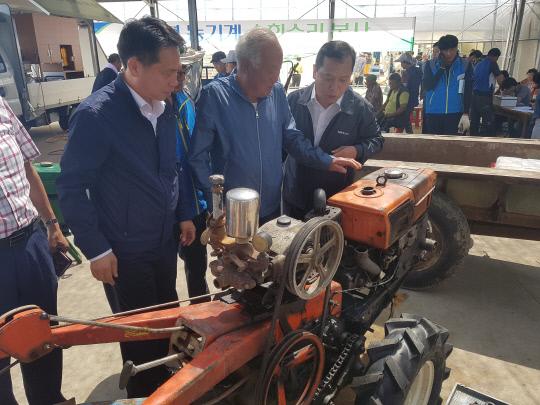 농협 충남지역본부는 지난 22일 홍성 서부농협에서 농기계 순회수리 봉사활동을 실시했다. 사진=농협 충남지역본부 제공
