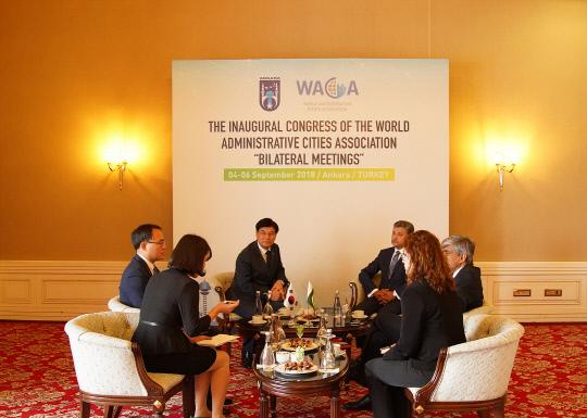 지난 4일 터키 앙카라에서 이춘희 세종시장 등 세계행정도시연합(WACA)가입국 양자회담을 진행하고 있다. 사진=세종시 제공
