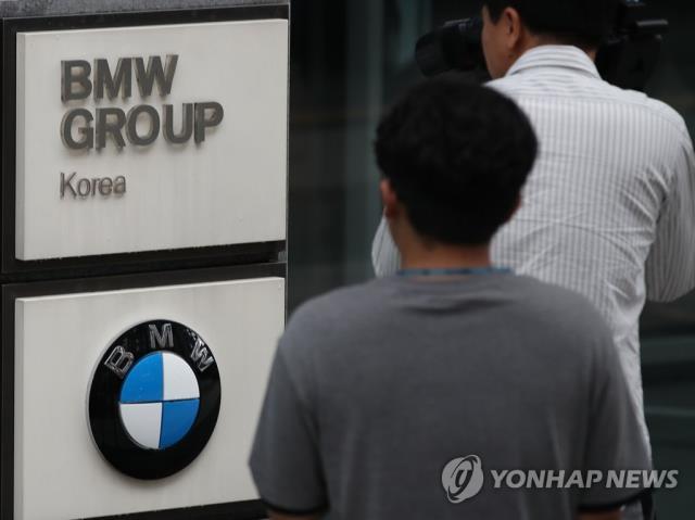 BMW코리아 사무실이 입주한 서울의 한 빌딩 외부에 붙은 BMW 로고. [연합뉴스]