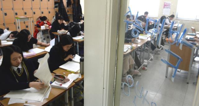오는 11월 15일날 치러지는 2019 대학수학능력시험을 10일 앞두고 5일 대전 둔원고등학교 3학년 학생들이 막바지 수능준비에 열중하고 있다. 빈운용 기자 
