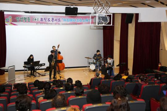 금산군은 지난 10일 여성창의문화센터에서 양성평등 문화확산을 위한 뮤지콘서트를 지역주민들이 참여한 가운데 프로그램을 운영했다. 사진=금산군 제공
