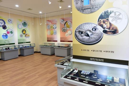 한국조폐공사 화폐박물관은 8일부터 오는 3월 3일까지 특별전시실에서 희귀 화폐 특별전 `이노베이션 코인즈 인 더 월드(Inovation coins in the world)`를 개최한다. 사진 = 한국조폐공사 제공
