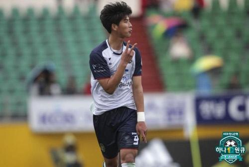 대전시티즌 박인혁이 지난 10일 전남 광양에서 열린 전남과의 경기에서 골을 넣고 환호하고 있다. 사진=한국프로축구연맹 제공
