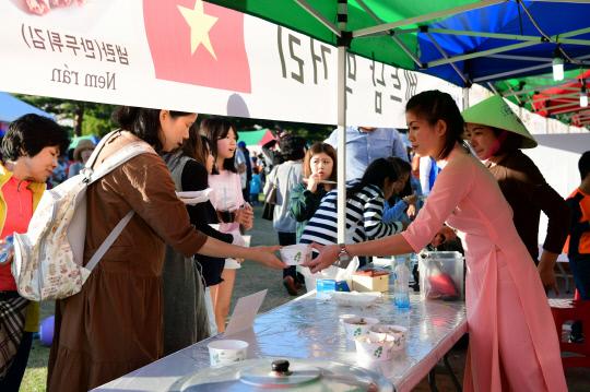 홍성군이  올해 외국인 배려 시책을 적극 도입하고 있다. 사진은 지난해 10월 열린 홍성군 다문화축제 현장. 사진=홍성군 제공
