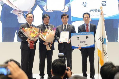 세종시가 21일 서울 삼성동 코엑스에서 열린 `제15회 대한민국 지방자치 경영대전에서 대통령 표창을 수상했다. 사진=세종시 제공