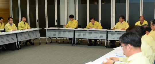 한국수자원공사는 15일 대전 대덕구 본사에서 국무조정실이 최근 발표한 `공공기관 작업장 안전강화대책`과 산업안전보건법, 건설기술진흥법 등 관련법 개정 내용을 공유하기 위한 `전사안전대책회의`를 했다. 사진=한국수자원공사 제공
