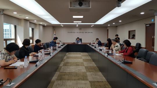지난 21일 대전시교육청에서 친환경학교급식지원센터 설치 추진위원회 회의가 진행되고 있다. 사진=대전시교육청 제공
